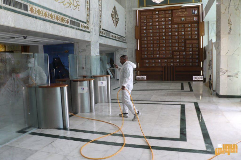 بالصور..وزارة الاعمار و الاسكان تقوم بحملة تعفير وقائية لمبناها للحد من انتشار وباء كورونا 7 510824F9 6F39 400A 872C 32DDBAC57575