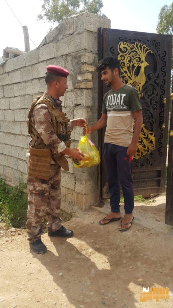بالصور .. مباشرة الأستخبارات العسكرية بتوزيع اكثر من ١٢٠ سلة غذائية في جلولاء 21 5D78B1E9 F306 43B4 A2F9 B41B3D9747AA