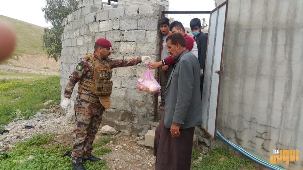بالصور .. مباشرة الأستخبارات العسكرية بتوزيع اكثر من ١٢٠ سلة غذائية في جلولاء 23 5DD86FA2 BDCC 4778 A676 354D64F415B1