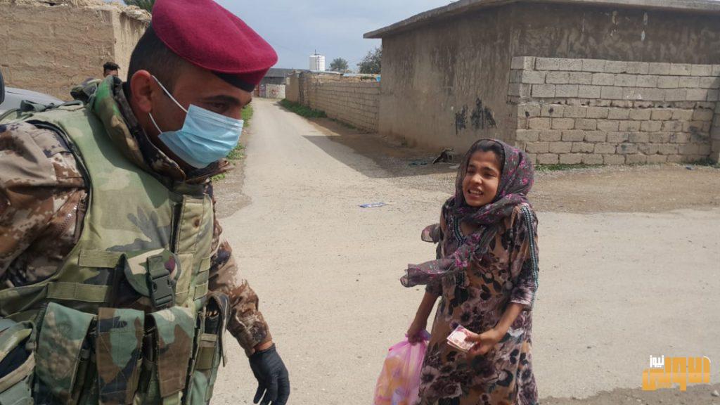 بالصور .. مباشرة الأستخبارات العسكرية بتوزيع اكثر من ١٢٠ سلة غذائية في جلولاء 24 91E39243 F37E 486B 8C6E 19C43CA0E9F3