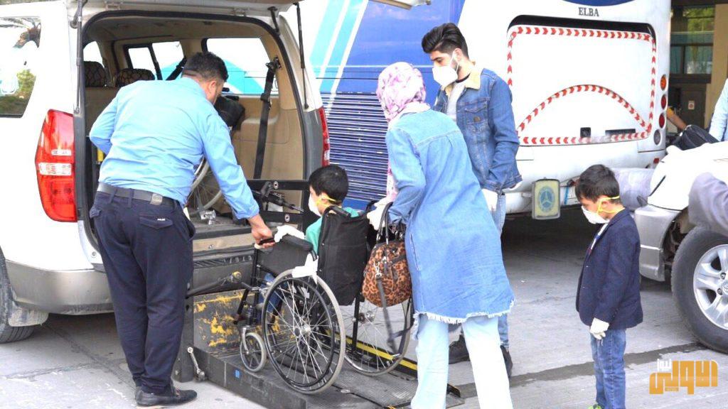 بالصور ..وزير النقل يوفر حافلات لأعادة المواطنين القادمين من مصر إلى محافظاتهم مجاناً 11 ACEBE447 CC10 453B 89AE DF502FDF454F