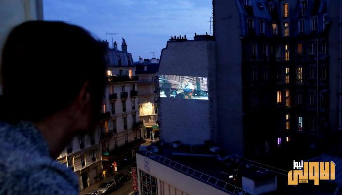 154 122244 empty walls bring life paris cinema
