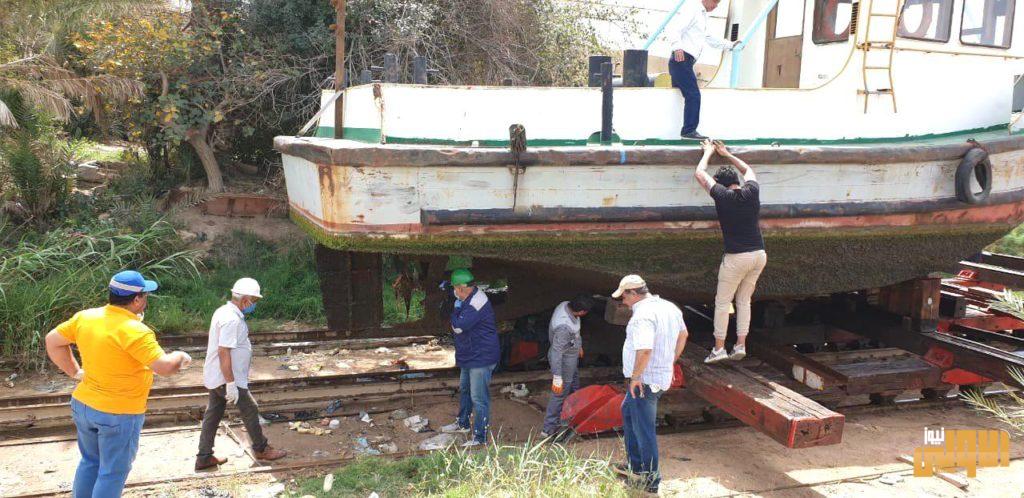 بالصور .. تسفين زورق الربط (11) على السكك الانزلاقية 12 416F7693 18D0 43F7 AE8E 4A70D472F144