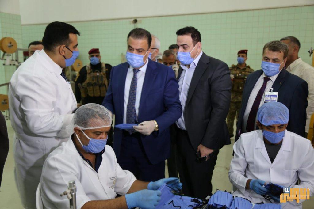 وكيل وزارة الصناعة والمعادن يتابع تصنيع وانتاج الكمامات الطبية بنفسهِ 4 4499C39D 2530 45C5 9385 8A4D2356383C