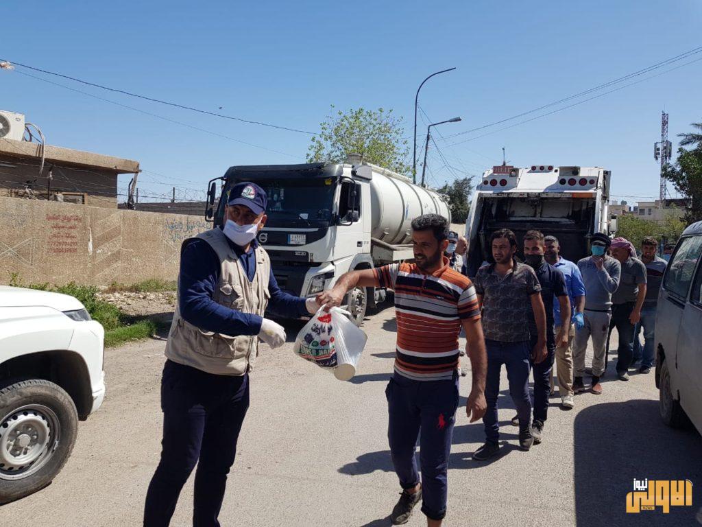 بالصور..الشرطة المجتمعية توزع المساعدات الغذائية على العمال في بغداد 11 7C45446B BE77 4961 A782 CE9B41B86849