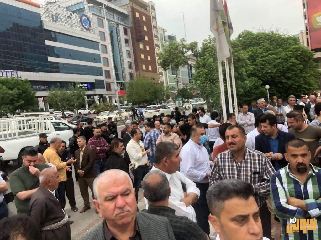 بالصور .. وقفة احتجاجية لموظفي مديرية التربية في اقليم كردستان 12 83BC5071 BDCA 4F96 A4B9 651A679DAC63