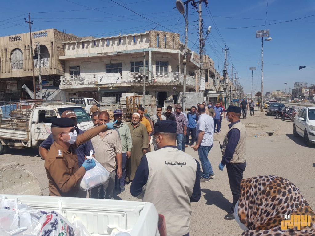 بالصور..الشرطة المجتمعية توزع المساعدات الغذائية على العمال في بغداد 12 F6140E93 D5BA 495C 84CA CF725C0D150D
