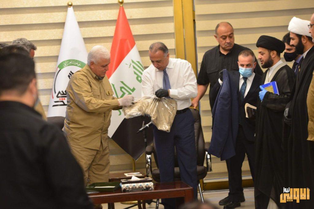 الكاظمي يرتدي زي الحشد الشعبي ويلتقي الفياض 9 B7FF7318 2626 46D2 B218 69DE1A403EBF