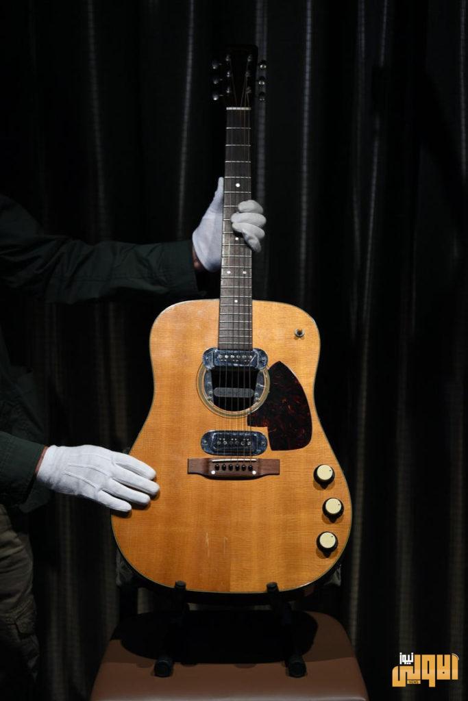 بسعر "قياسي" جيتار كورت كوباين في مزاد بأمريكا 12 135 194907 price kurt cobain guitar 4