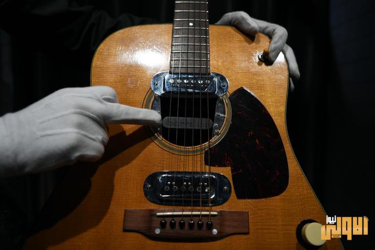 135 194907 price kurt cobain guitar 5