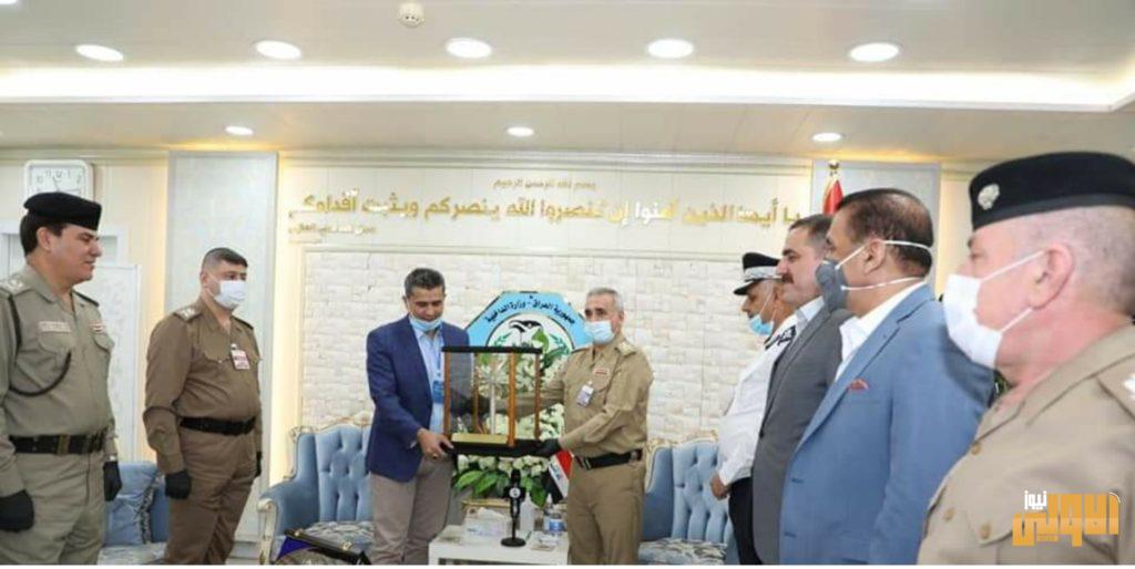 وكيل الداخلية لشؤون الشرطة يكرم مدير دائرة العلاقات والاعلام 4 ٢٠٢٠٠٧٠٩ ١٤٠٦٠١
