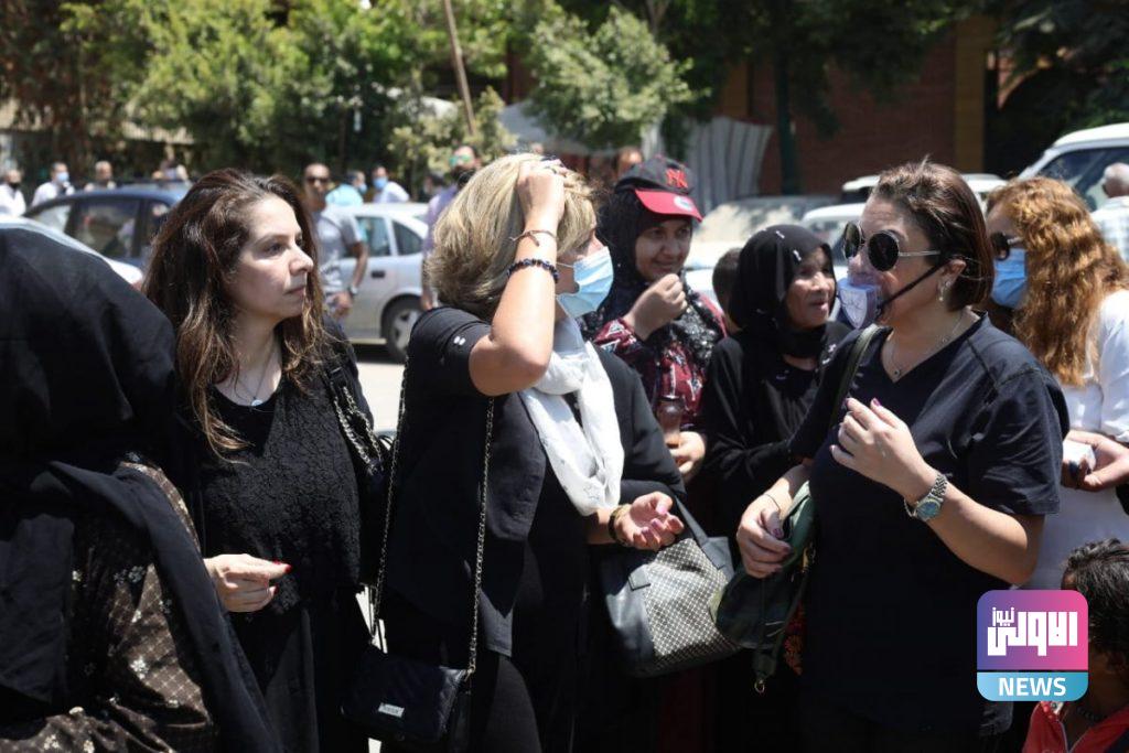 نادية مصطفى تكشف عن قصة إصابتها بفيروس كورونا ورحلة علاجها 7 154 171016 funeral samir iskandrani sayyida nafisa cairo 4