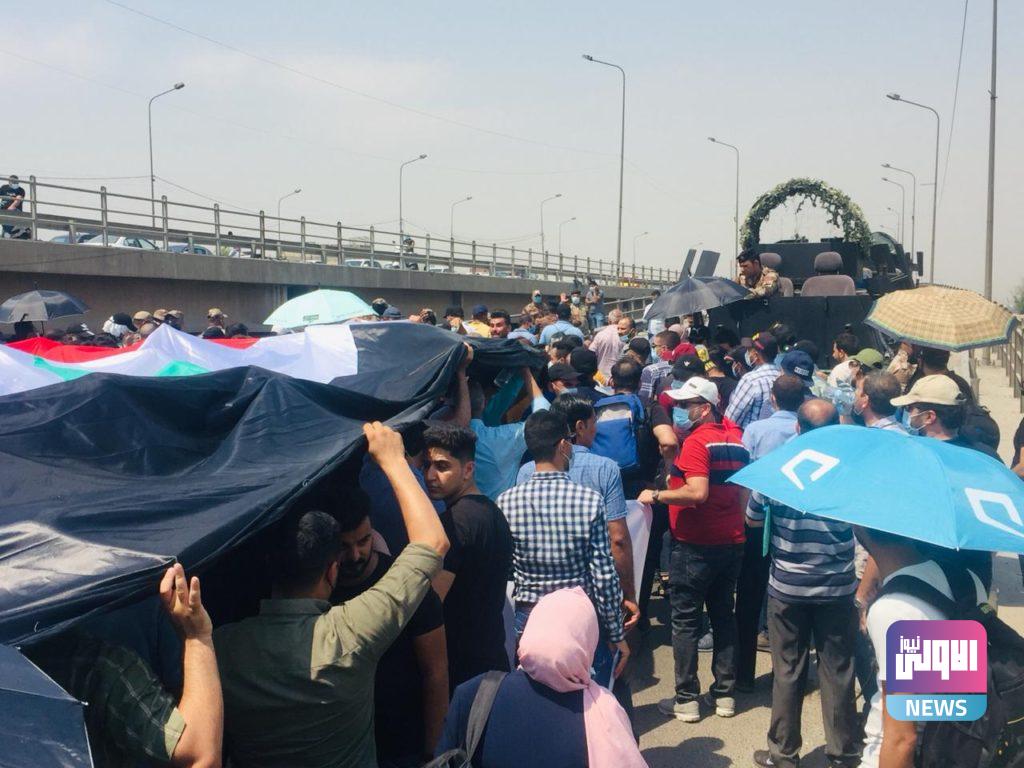 تظاهرة لأصحاب الشهادات العليا في بغداد معلنين اعتصامهم لحين توقيع أمر تعيينهم..(صور) 6 85CEADD1 785C 46BC B088 8F171671A746