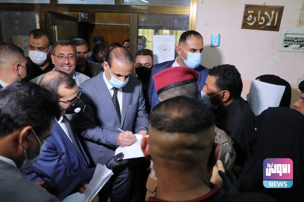 وزير العمل يرافقه محافظ الديوانية يُجري زيارة تفقدية لقسم الحماية في المحافظة 9 D57216F5 0FE7 4A90 9003 4C80A141C976