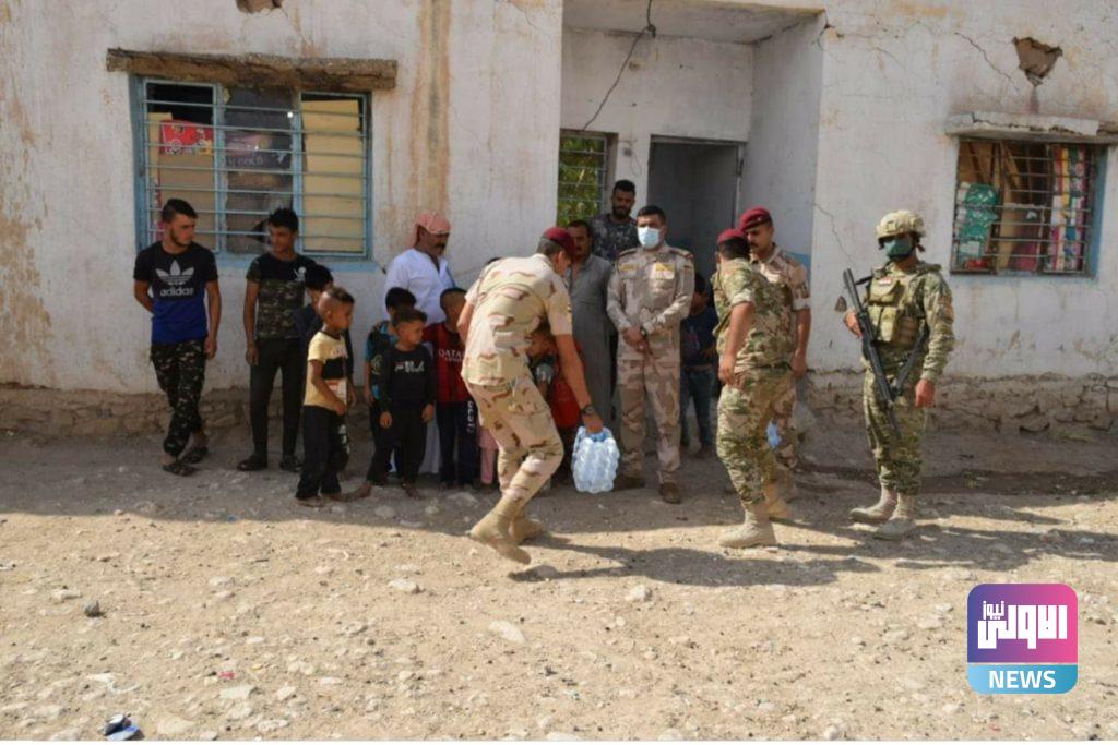 فرقة المشاة الخامسة عشرة تبادر بتوزيع السلات الغذائية ضمن قاطع مسؤوليتها 8 ٢٠٢٠٠٩٠٥ ١٣٤٩١٠