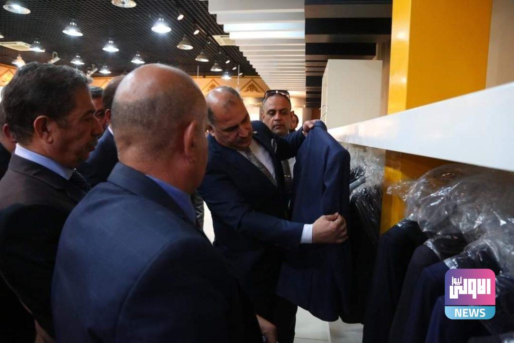 وزير الصناعة يزور مصنع الألبسة الرجاليـة في النجف الأشـرف 8 E0A003E1 4AE9 4E96 9F58 294F4833F96D