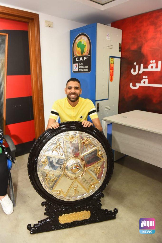 بالصور.. الأهلي يرفع درع الدوري الـ42 في تاريخه 13 مؤمن زكريا الأهلي