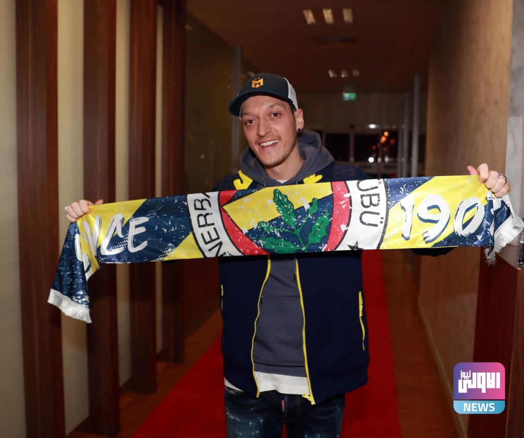 الصور الأولى لوصول أوزيل لنادي فناربخشة 7 Er CI3eXEAE 0AM