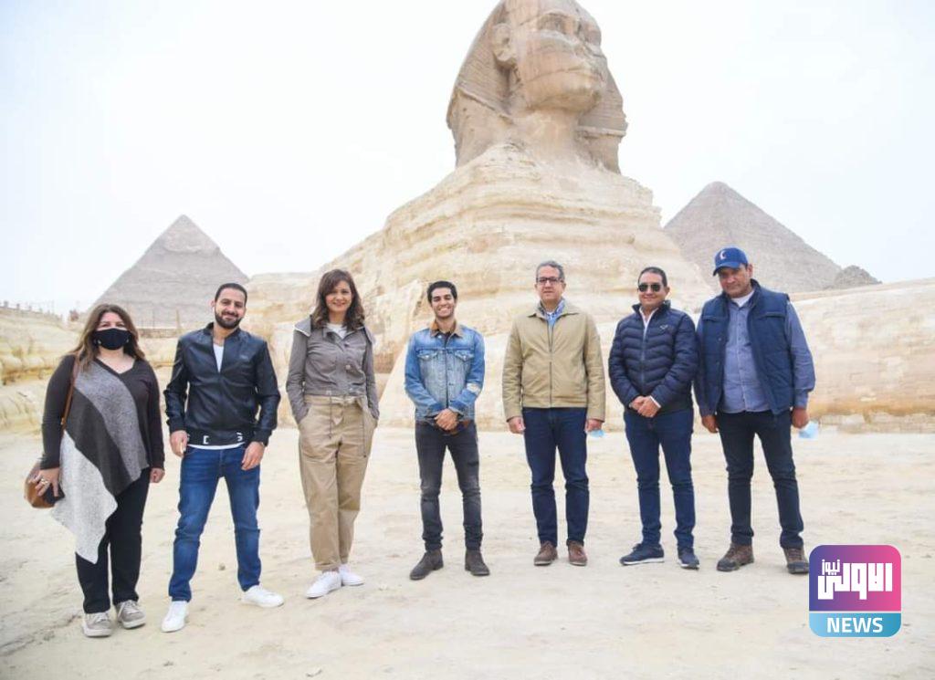 مينا مسعود يروج لفيلمه المصري الأول بجولة أمام الأهرامات 9 FB IMG 1610545470664