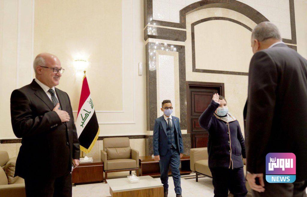 الكاظمي يستقبل طفلين عراقيين موهوبين حققا منجزًا عالميًا (صور) 9 IMG 20210131 WA0078