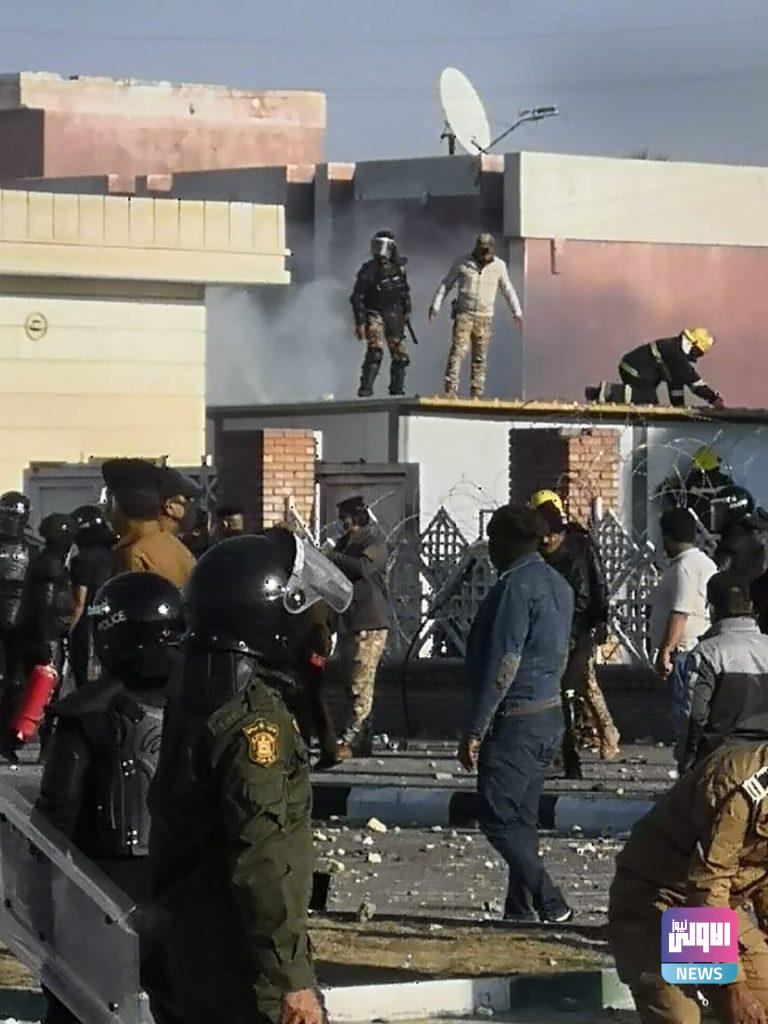 محتجون يضرمون النار بمبنى ديوان محافظة ذي قار (صور) 9 14262202147fb261e 2d01 4cf1 9b0a 0bce7cefd9c6 2