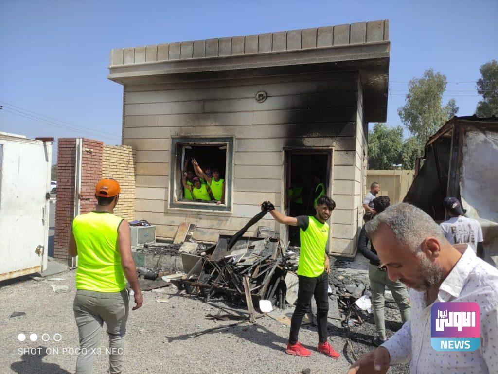 في مبادرة تبعث الامل.. متظاهرون ذي قار يطلقون حملة لتنظيف ديوان المحافظة (صور) 11 DF866B74 80FD 402A 9D3B 7B5A66AB6434