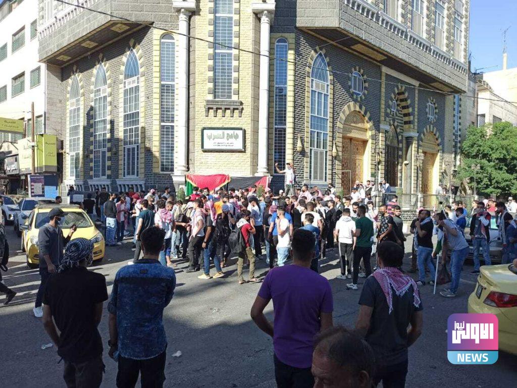 آلاف الأردنيين يحتشدون قرب الحدود مع فلسطين (صور) 10 609e39674236046b3d56015f