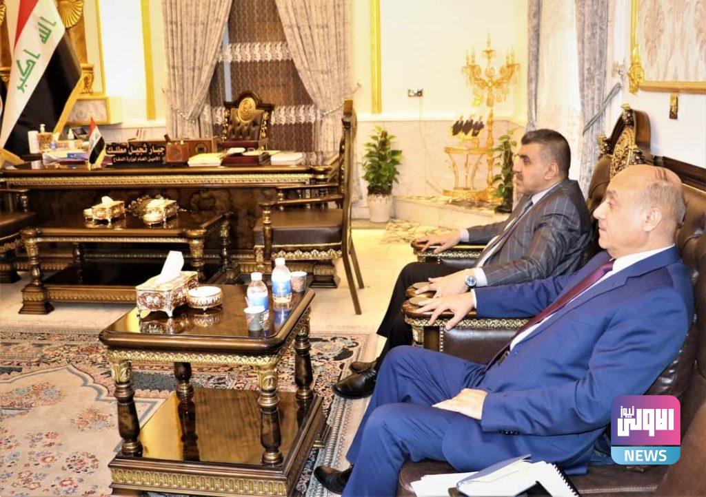 الأمين العام لوزارة الدفاع يستقبل رئيس هيأة التصنيع الحربي في مكتبه (صور) 8 FB IMG 1622299030964