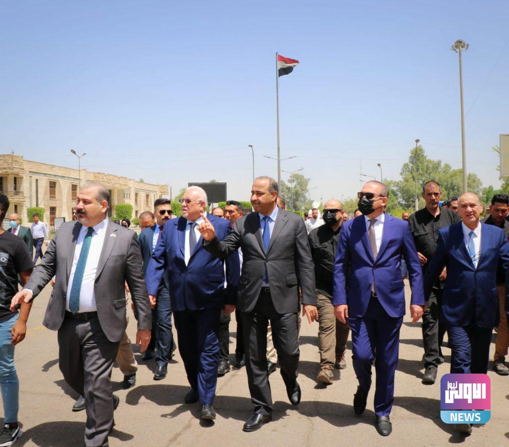 وزيرا التجارة والثقافة يتفقدان معرض الكتاب الدولي بدورته الـ22 (صور) 20 1510620212