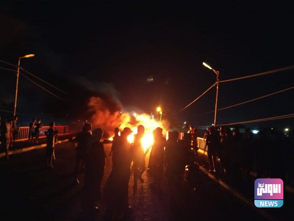 محتجون غاضبون يلقون بالنفايات داخل بلدية الناصرية (صور) 17 BEA8DB68 2A10 4144 9AC8 24C8018AFD17