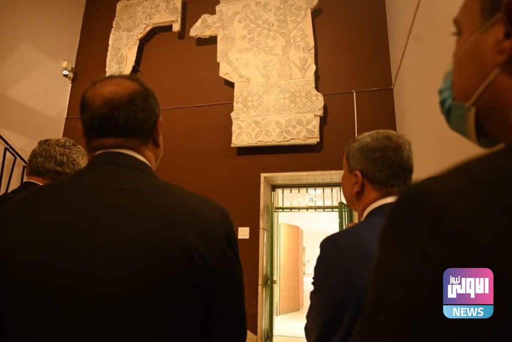 وزير الثقافة يفتتح قاعة "طه باقر" للمخطوطات العربية في المتحف الوطني 18 FA966FDE 5050 40E2 BF1F EC88177BE461