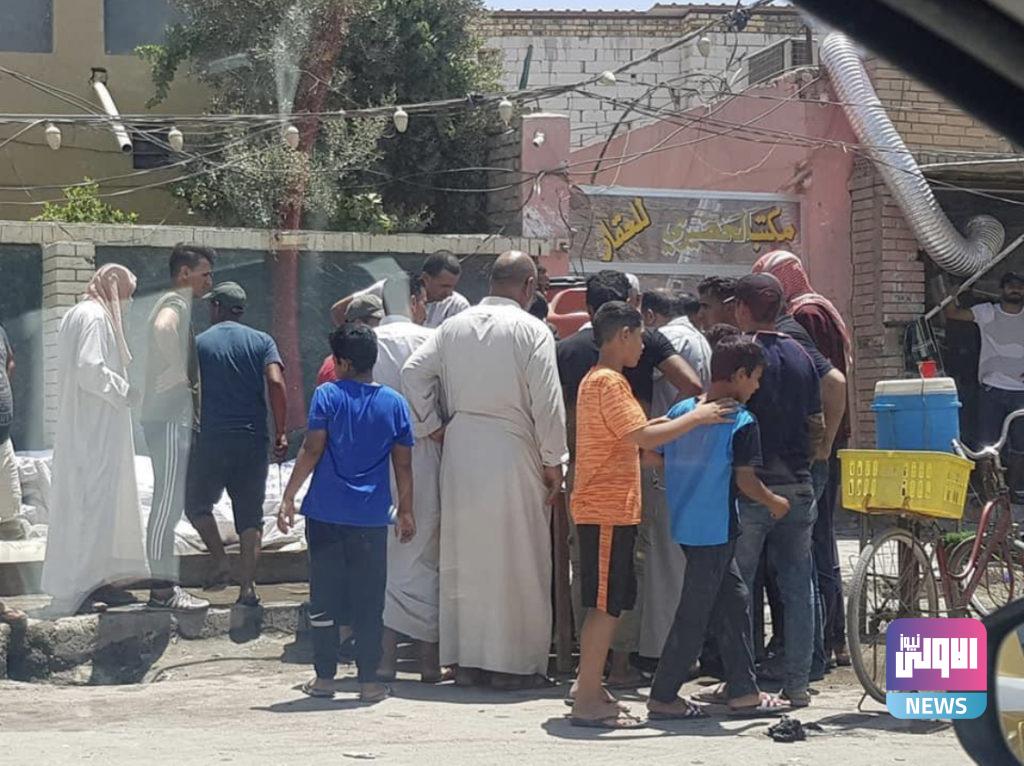 طوابير على معامل الثلج بالديوانية بسبب انعدام الكهرباء (صور) 9 6FA1EDE1 7154 47D5 A05A 070037ACB5CF