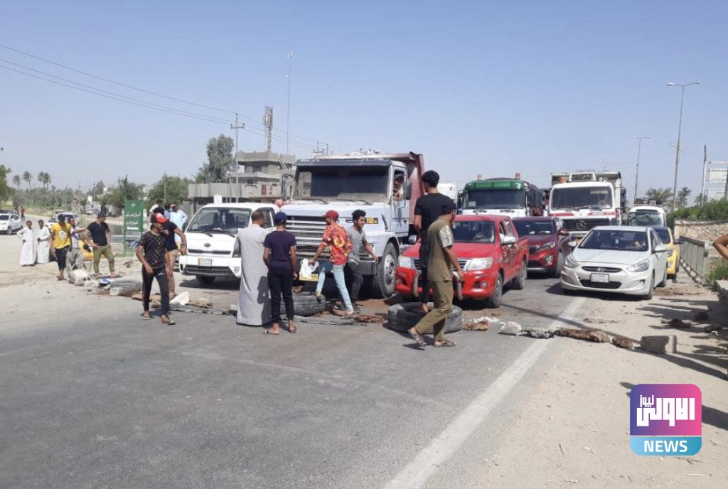 متظاهرون يغلقون بالاقفال دائرة توزيع كهرباء كربلاء (صور) 11 DFB97993 3292 4AEB 8472 5161A97649CA