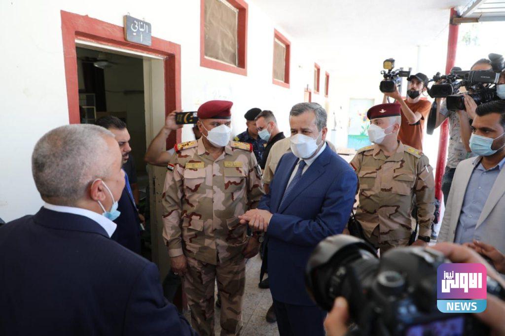 رئيس اللجنة الأمنية العليا للانتخابات ورئيس مفوضية الانتخابات يجريان جولة ميدانية على عدد من مراكز التصويت الخاص 7 IMG 20211008 114326 436