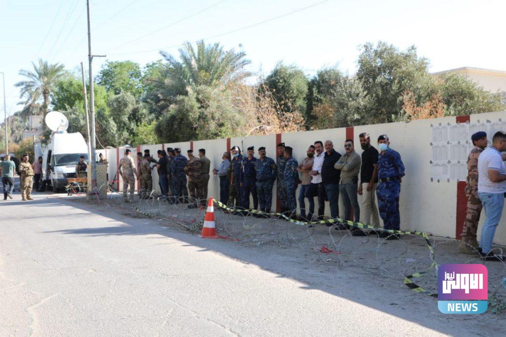 رئيس اللجنة الأمنية العليا للانتخابات ورئيس مفوضية الانتخابات يجريان جولة ميدانية على عدد من مراكز التصويت الخاص 6 IMG 20211008 114329 890