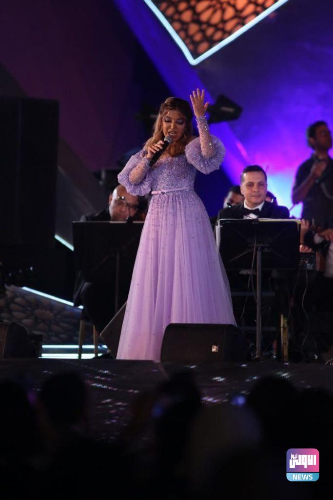 سميرة سعيد تلوم مايسترو حفلها بمهرجان الموسيقى العربية 10 127 143628 samira said arab music festival 2