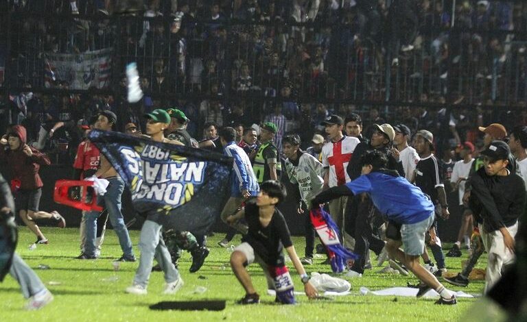 100 151312 indonesian league disaster 2